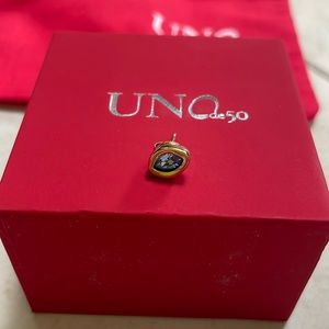 UNOde50 Evil Eye protection earring (1)